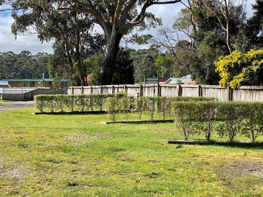 Strahan Beach Tourist Park エクステリア 写真